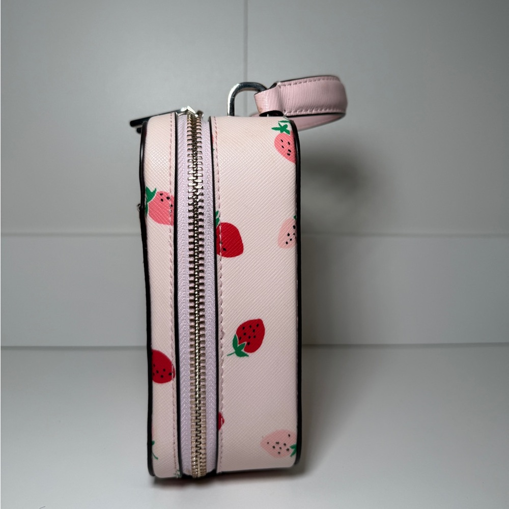 Kate‎ spade strawberry purse - Picture 4 of 8